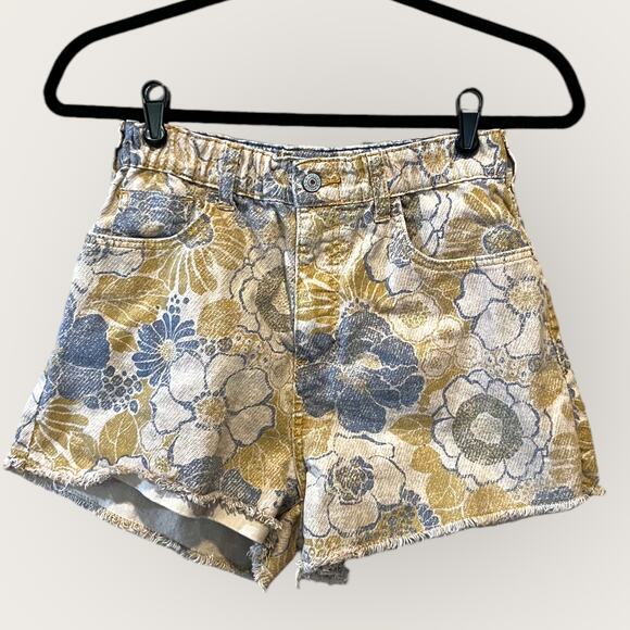 Pilcro x Anthropologie Lara Ultra High Waisted Floral frayed hem Shorts size XS - Picture 4 of 15